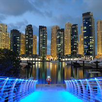 Dubai Marina notturna