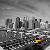 Brooklyn Bridge e un taxi