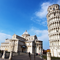 Piazza dei Miracoli e la torre di Pisa