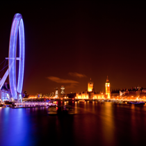 Vista del London Eye e del Big Ben notturna