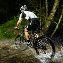 Ragazzo in Mountainbike