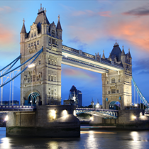 Tower Bridge di sera