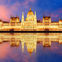 Parlamento di Budapest illuminato