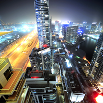 Grattacieli di notte a Dubai