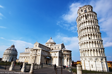 Piazza dei Miracoli e la torre di Pisa