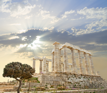 Il tempio di Poseidone dal basso