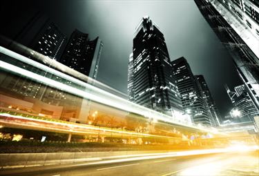 Traffico di notte a Hong Kong