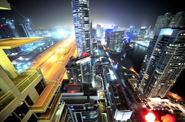 Grattacieli di notte a Dubai