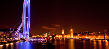 Vista del London Eye e del Big Ben notturna